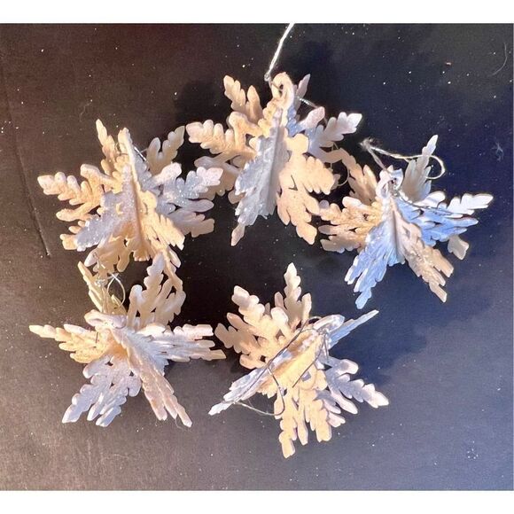 VTG Mixed Lot 50+ Plastic Christmas Ornaments Balls Snowflakes Drums Presents - Picture 14 of 14